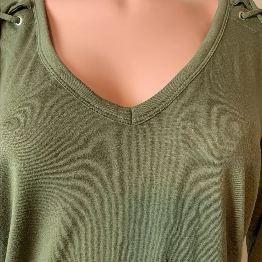 Express Women’s Super Soft  3/4 Sleeve Olive Green T Shirt Top In Size SP - Picture 2 of 9